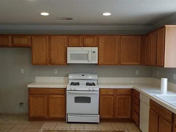 1 Casper Ct, Stockton, CA 95212