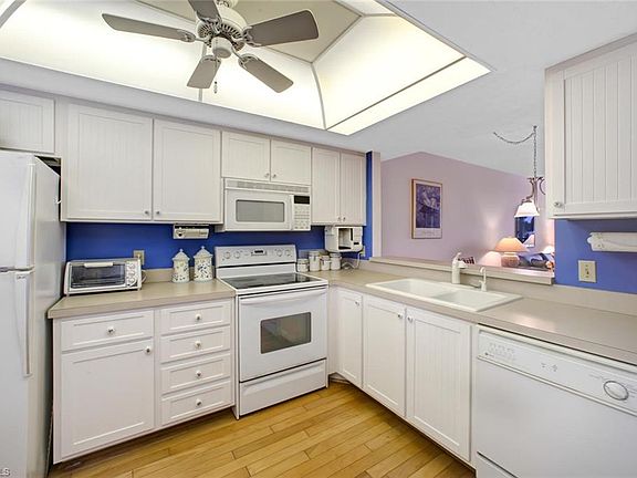 3rd image of 25810 Cockleshell Dr #313
