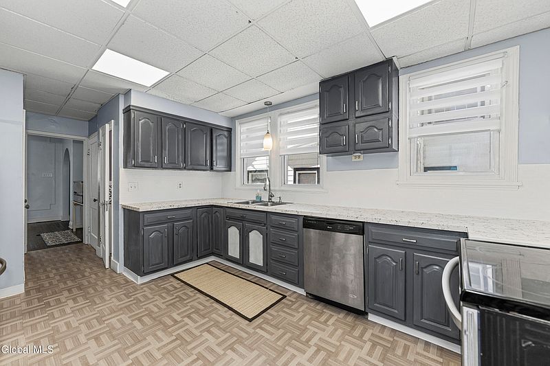 5th image of 151 Woodlawn Avenue
