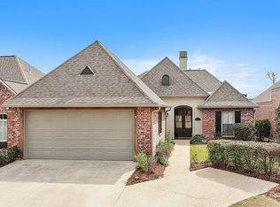 10822 N. Shoreline Dr., Baton Rouge, LA 70809