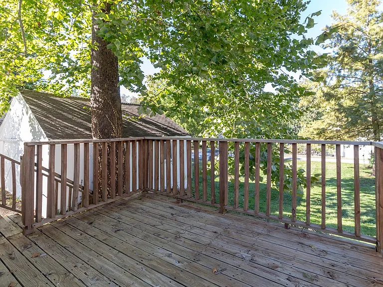1405 Windsor St — Photo 28