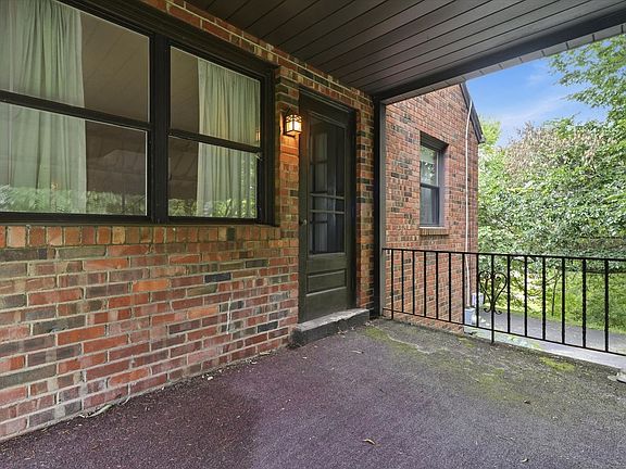3rd image of 408 Vineyard Dr