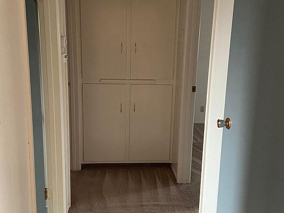 4th image of 5077 E Belmont Ave #D