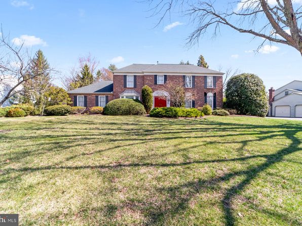 8 Andrew Dr, Lawrence Township, NJ 08648