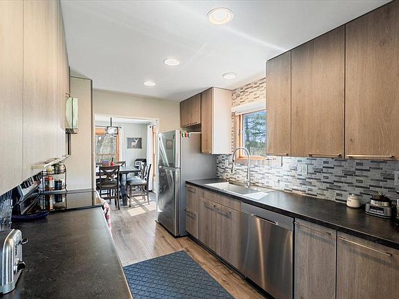 5th image of 15921 Eaglewood Dr