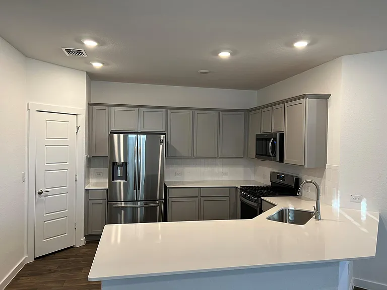 14213 Cantarra Dr — Photo 10