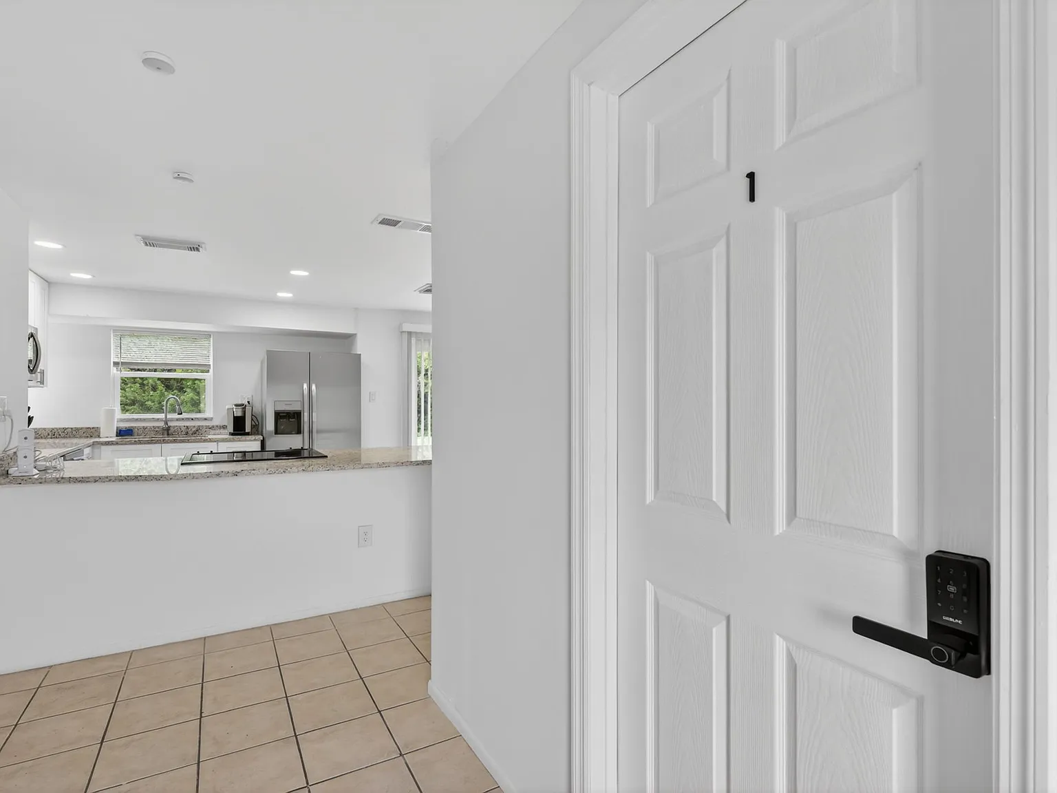 5 bed, 1102 sqft, $740 — Photo 4