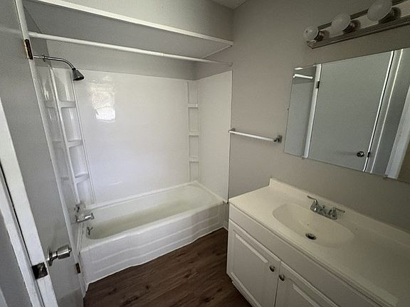 5th image of 4277 Marks Ave