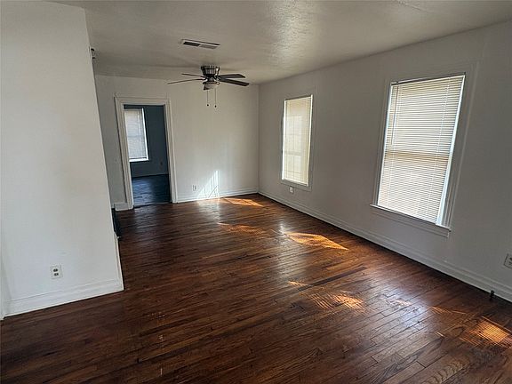 3rd image of 1902 Traffic St