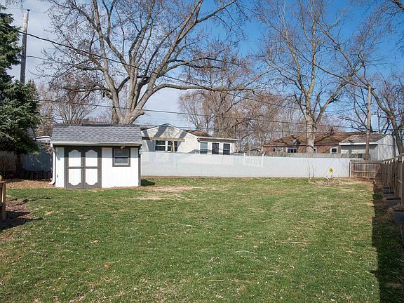 4th image of 4929 Blackford Dr W