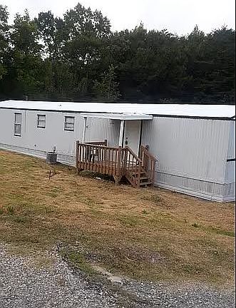 2nd image of 1402 Burrell Rd