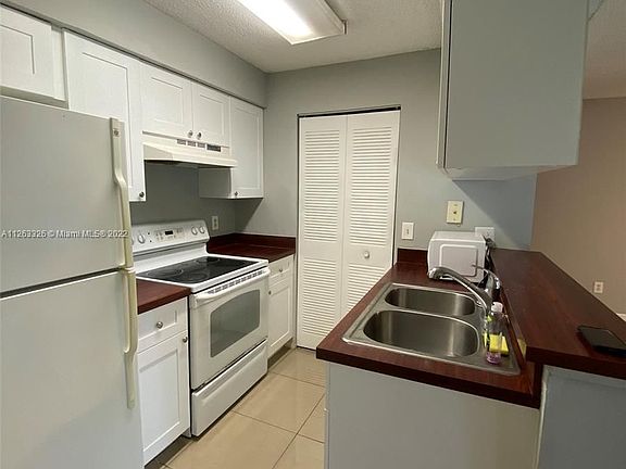 2nd image of 1225 SW 46th Ave APT 208