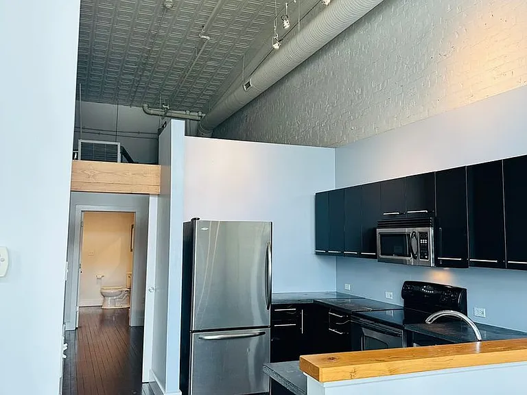 17 Church Ave SW — Photo 3