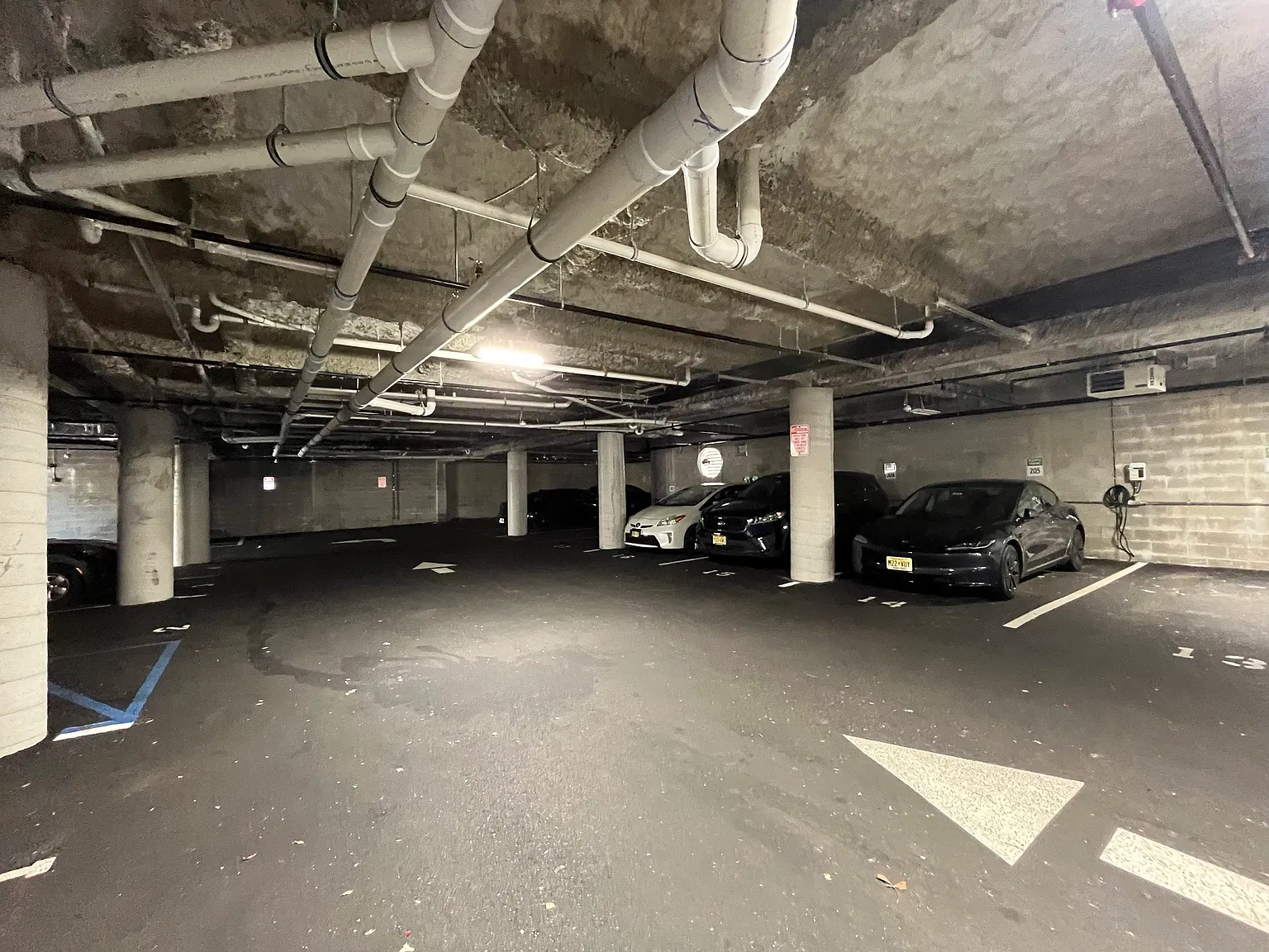 1 bed, 800 sqft, $2,500 — Photo 3