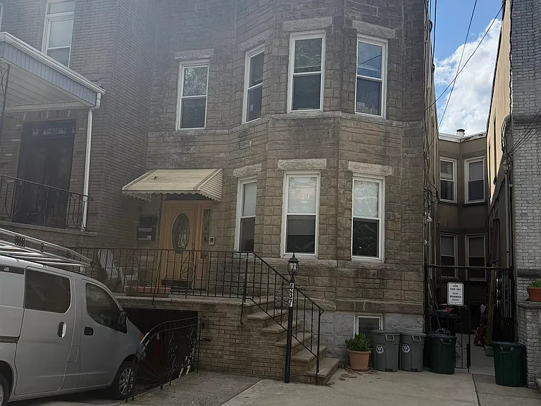 437 Gregory Ave #1 — Photo 9