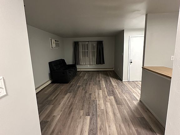 4th image of 143 Meadowbrook Ln #A