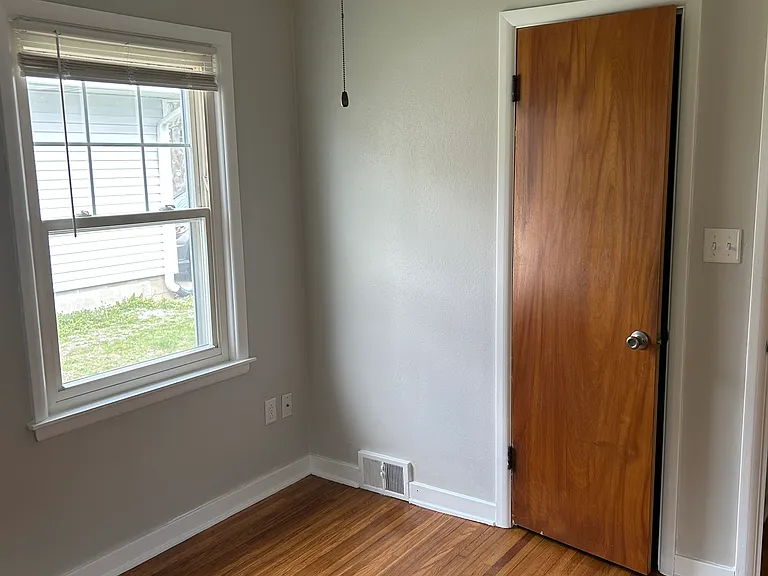 BEDROOM 3 - 2ND WINDOW AND CLOSET - CEILING FAN - BLINDS