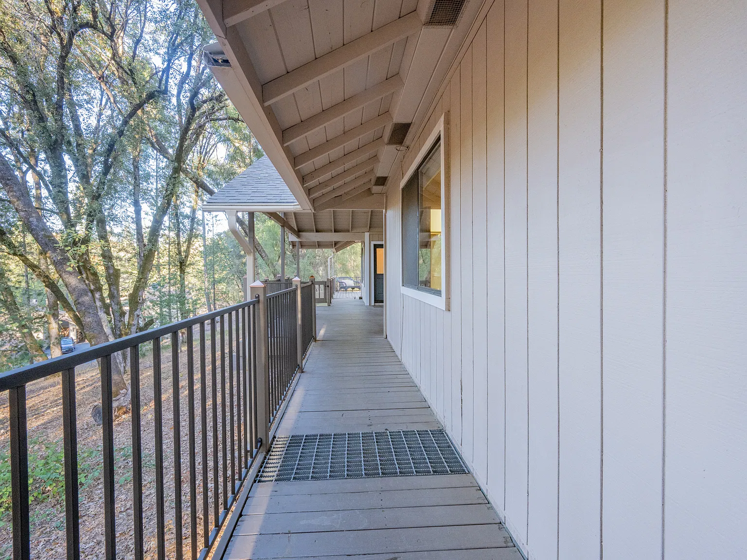 3 bed, 1844 sqft, $3,200 — Photo 3