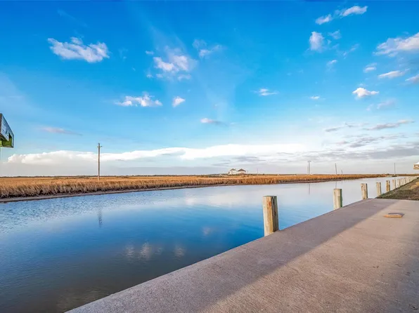 1111 Gator Point, Crystal Beach, TX 77650