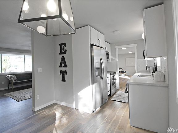 5th image of 3060 Greendale Dr SE