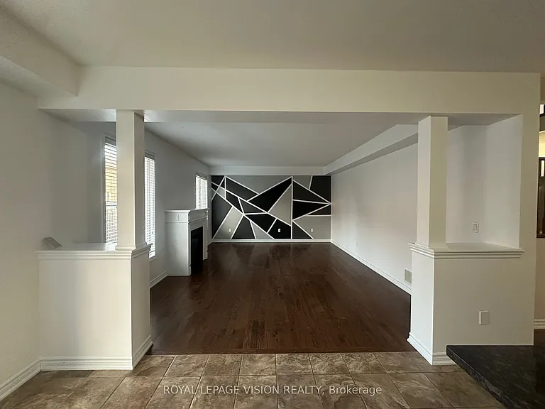 1832 Western Cres — Photo 4