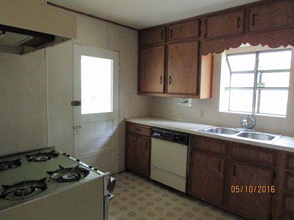 5th image of 812 W Main St