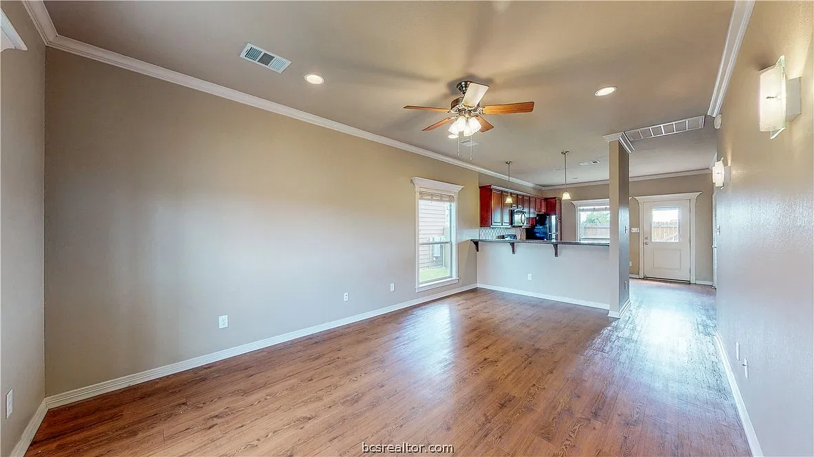 4 bed, 1774 sqft, $2,600 — Photo 2