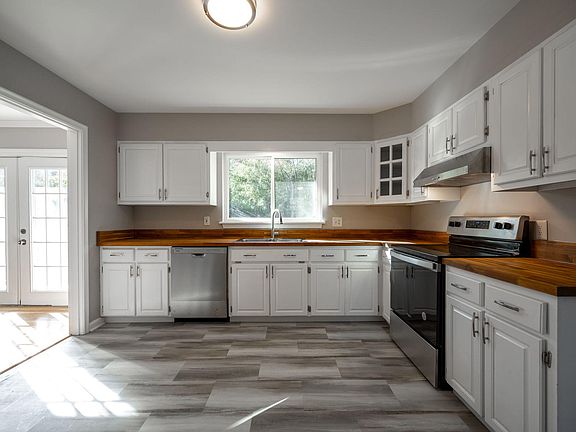 5th image of 1043 E Circle Dr