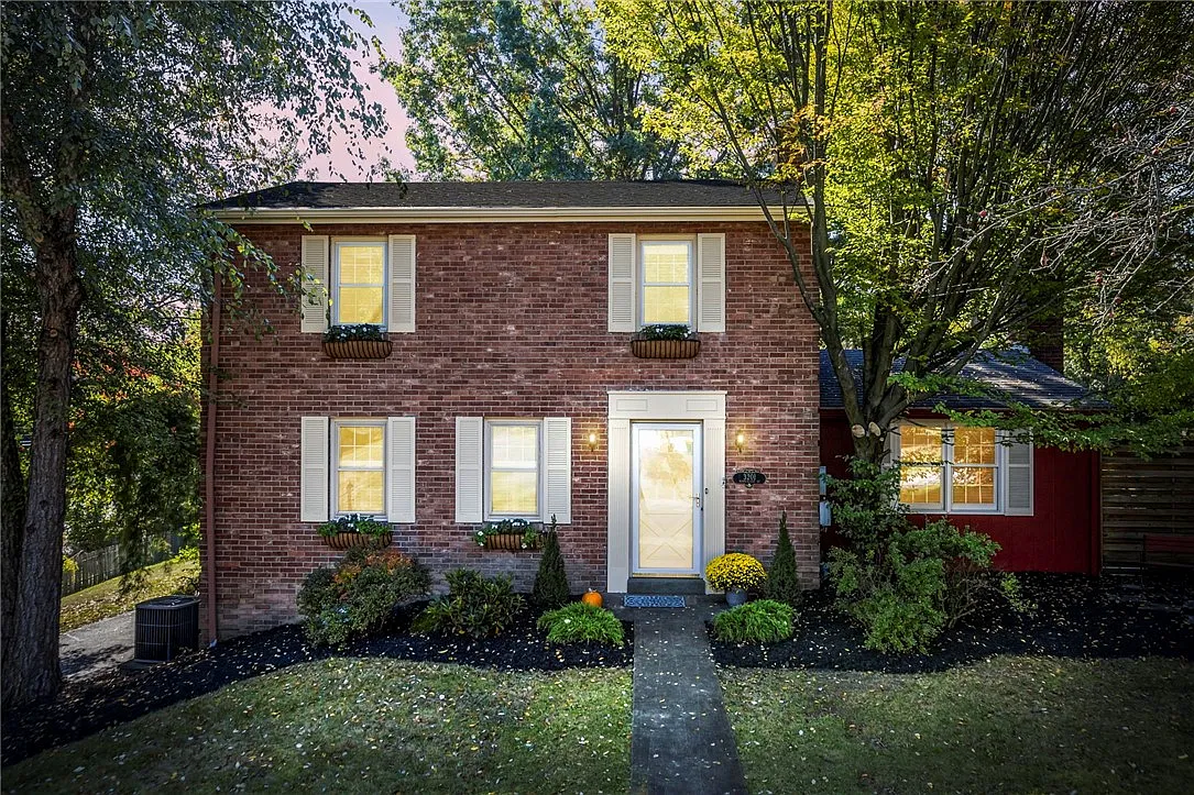 3201 Morningside Dr photo 1
