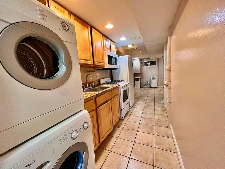 1730 Lang Pl NE #A — Photo 5
