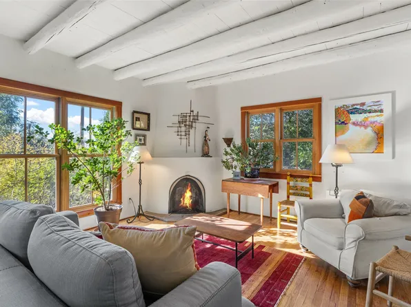 2013 Hopi Rd, Santa Fe, NM 87505
