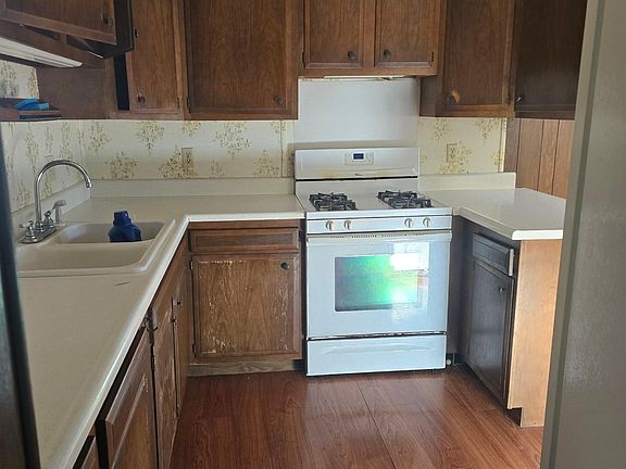 5th image of 934 SPRUCE LN #12