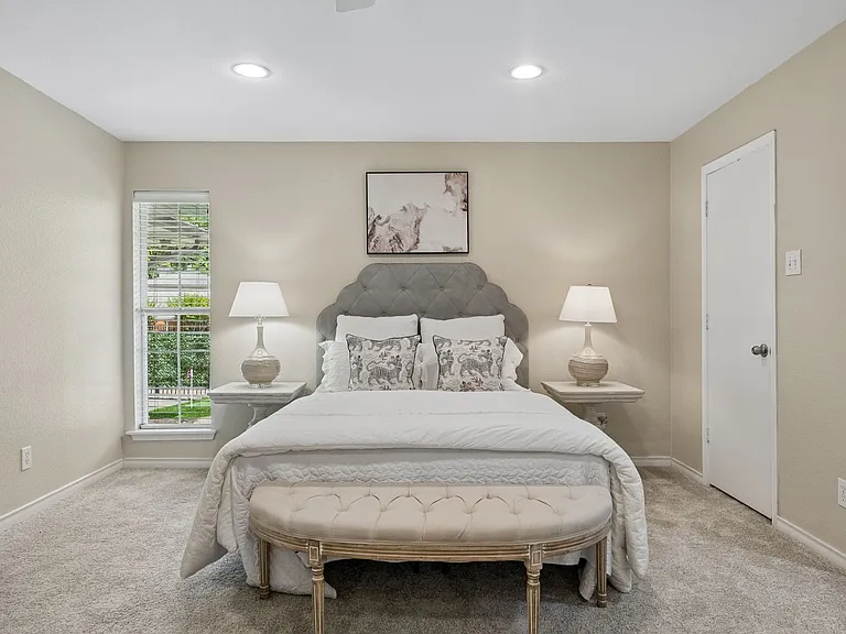 9734 Queenswood Ln — Photo 16
