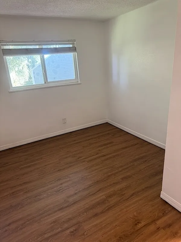 3 bed, 2.0 bath, 1250 sqft, $1,440 — Photo 3
