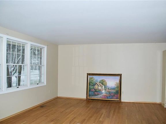 5th image of 109 Bradley Ct
