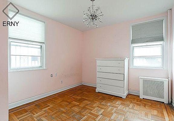 5th image of 2436 E 3rd St #1AA
