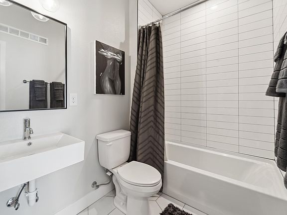 4th image of 2278 S Delaware St Unit 6