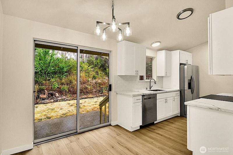 3rd image of 12408 82nd Avenue E