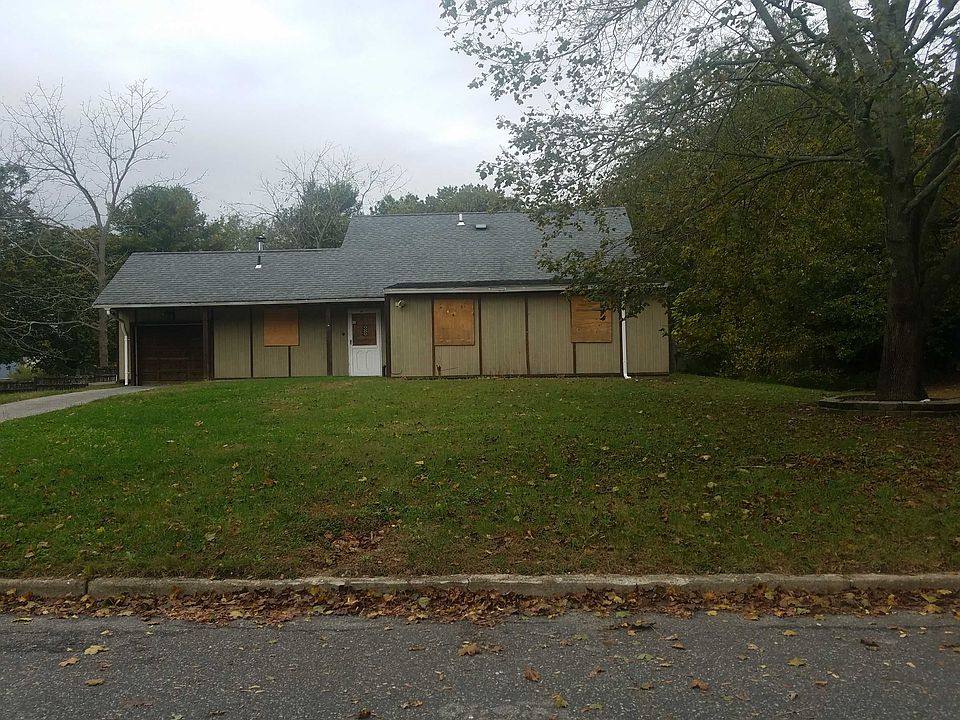 1st image of 36 Crooked Pine Dr