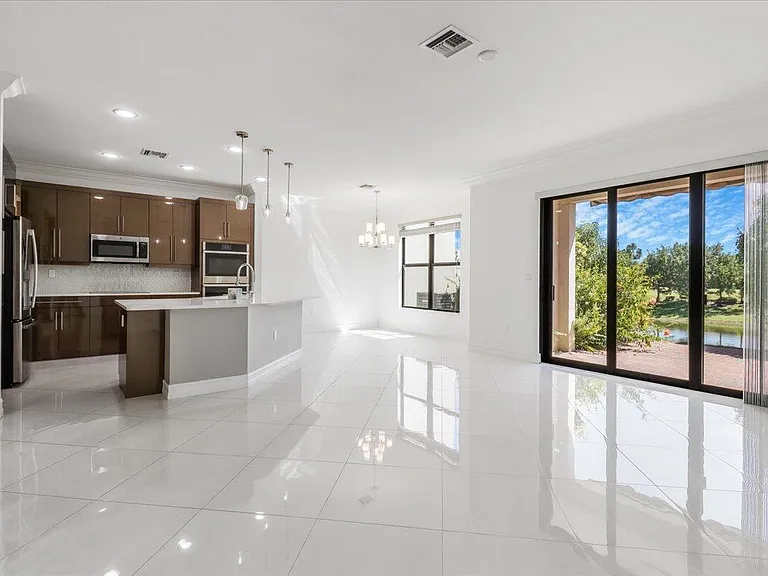 10098 Akenside Dr — Photo 3