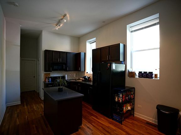 4th image of 1358 N Artesian Ave #1