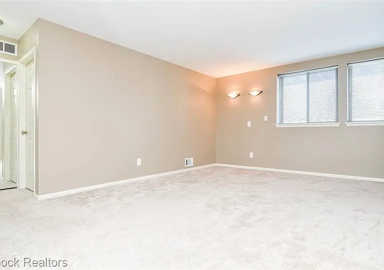 30074 W Twelve Mile Rd — Photo 7
