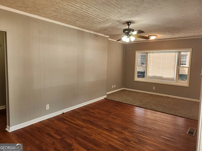 680 Shannon Cir NE — Photo 2