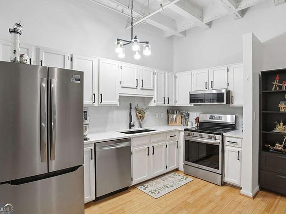 5th image of 32 Peachtree St NW APT 1101