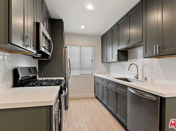 3rd image of 3314 S Mentone Ave #8
