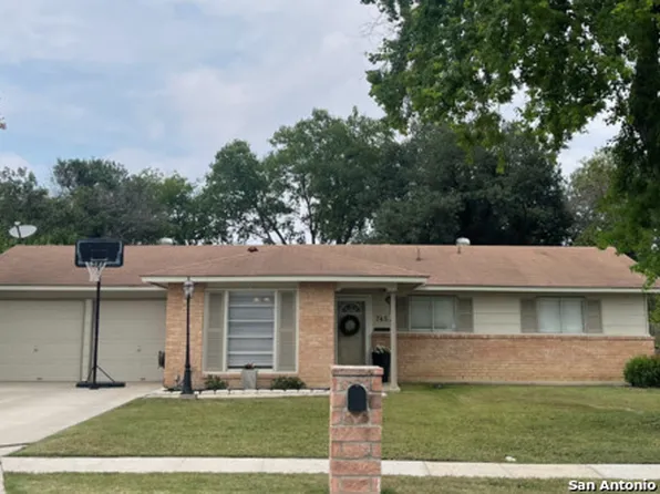 7451 Stonehouse Dr, San Antonio, TX 78227