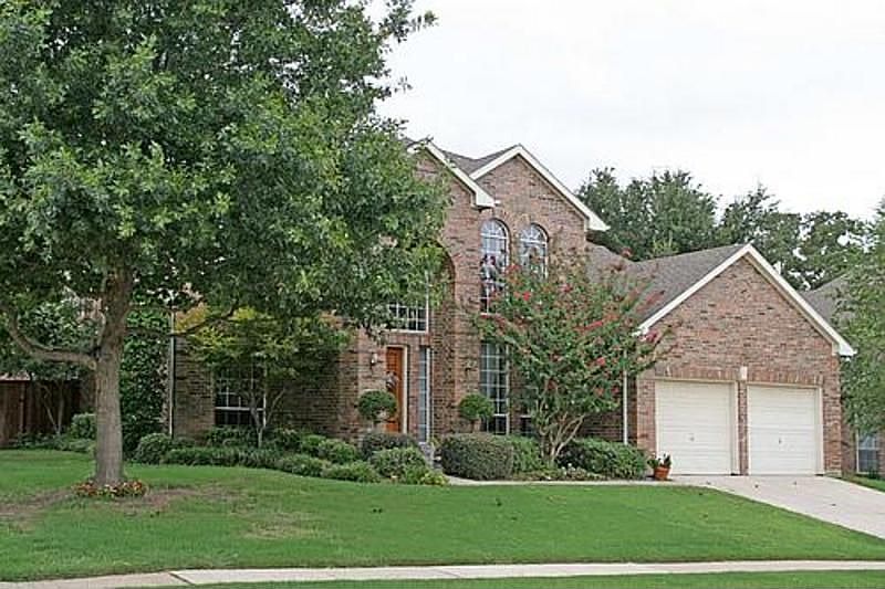 1st image of 3301 Parkwood Dr