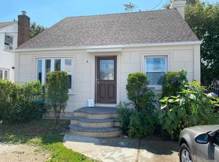 286 Locust Ave, Uniondale, NY 11553