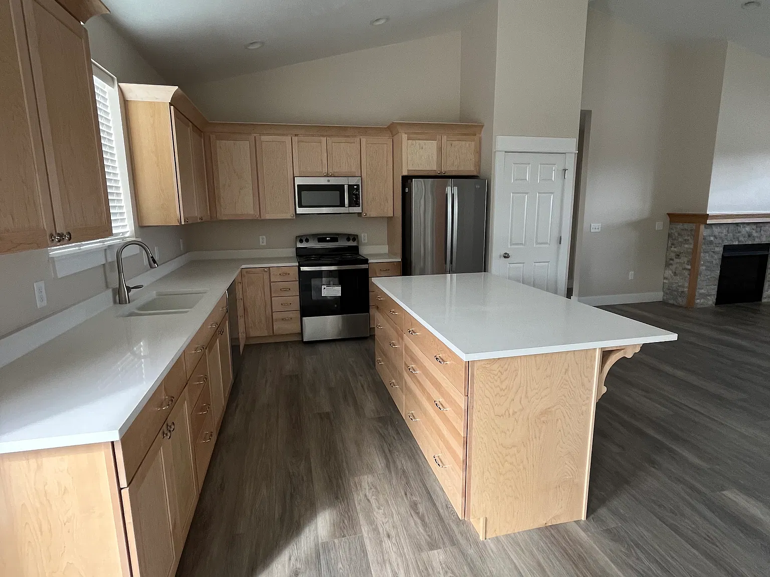 3 bed, 2058 sqft, $3,500 — Photo 4