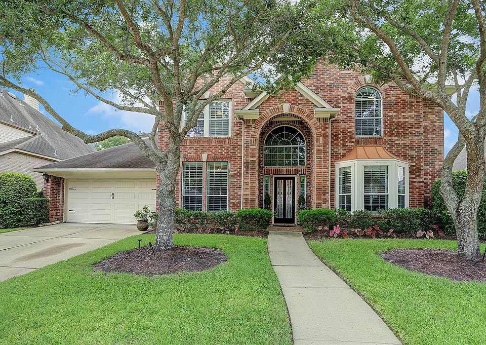 Beautiful David Weekley home is filled with incredible features and updates throughout. This is the perfect home, in the perfect location. Come see!